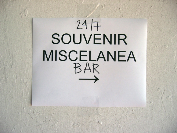 24-7 Souvenir Miscelanea Bar